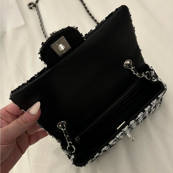 NWT 🖤 CHANEL 24A Black and White Houndstooth Sequin Mini Classic Flap Bag - Picture 8 of 16